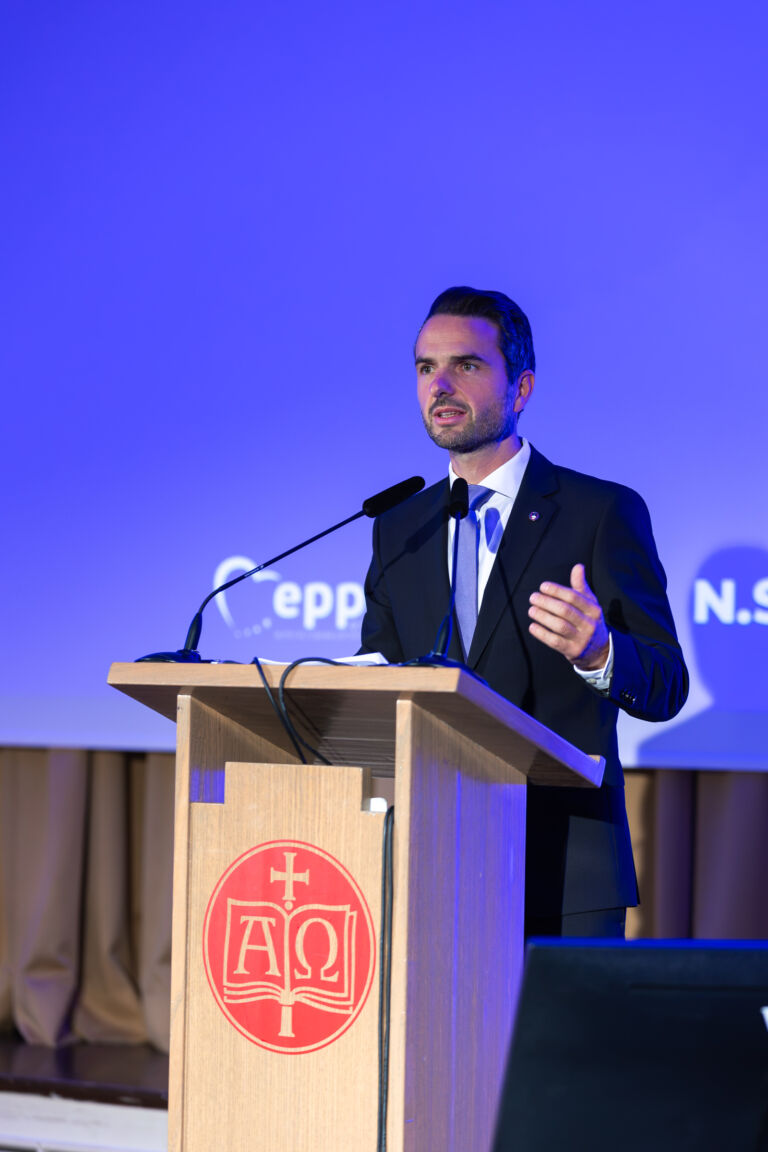 Evropski poslanec Matej Tonin med uvodnim nagovorom